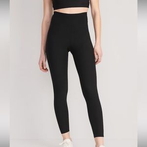 Old Navy black size LARGE- extra high rise powerlite leggings with Lycra Adaptiv